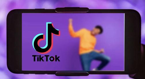 TikTok-kihívás miatt riasztotta a rendőröket egy Tolna megyei nő