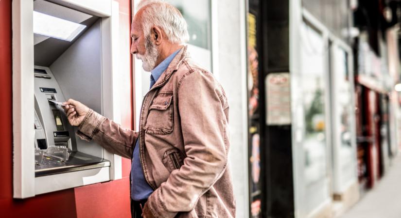 Már számlát befizetni és adományozni is lehet az ATM-eknél