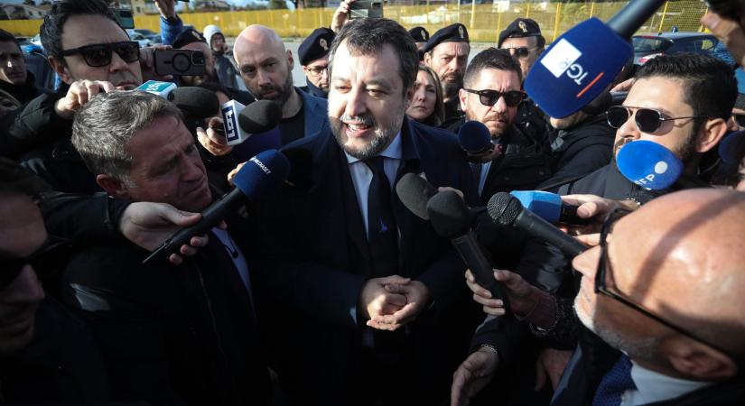 Büszke vagyok arra, hogy feltartóztattam a tömeges migrációt – mondta Matteo Salvini az ítélethozatali tárgyalása előtt