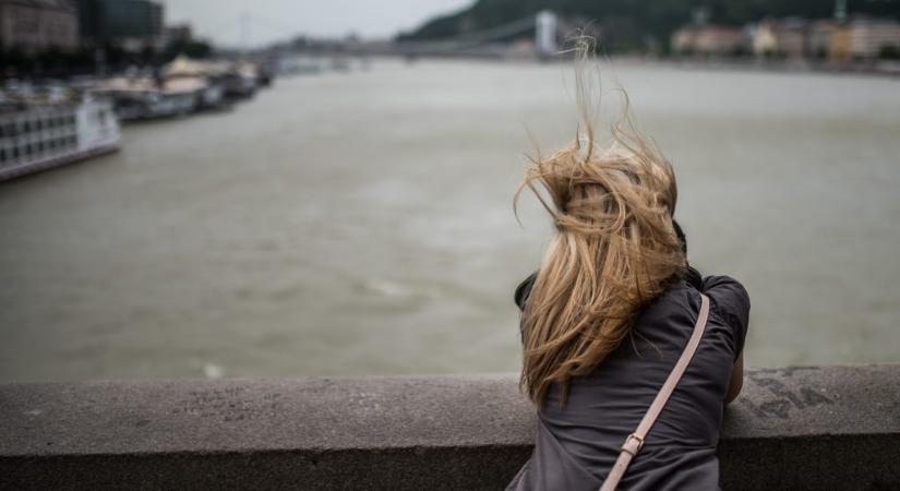 Tombol a szélvihar, a Balatonnál 119 km/h-t mértek