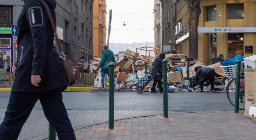 Majdnem mindenki más háza elé teszi ki a szemetét – Videó!