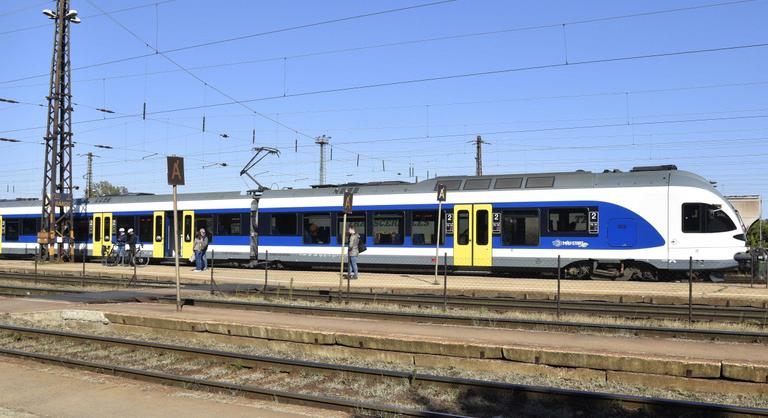 Teljesen megbénult a vasúti közlekedés a Budapest–Gödöllő–Hatvan vonalon