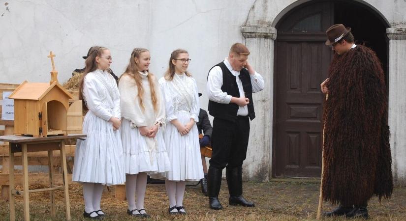 Betlehemes játékkal tették még ünnepibbé az adventi várakozást Félegyházán – galériával, videóval