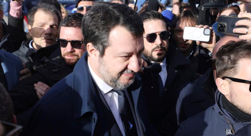 Salvini nem követett el bűncselekményt a migránsok feltartóztatásával