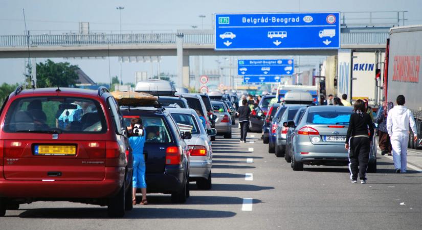 Figyelmeztetést adtak ki, brutális torlódás jöhet az autópályákon