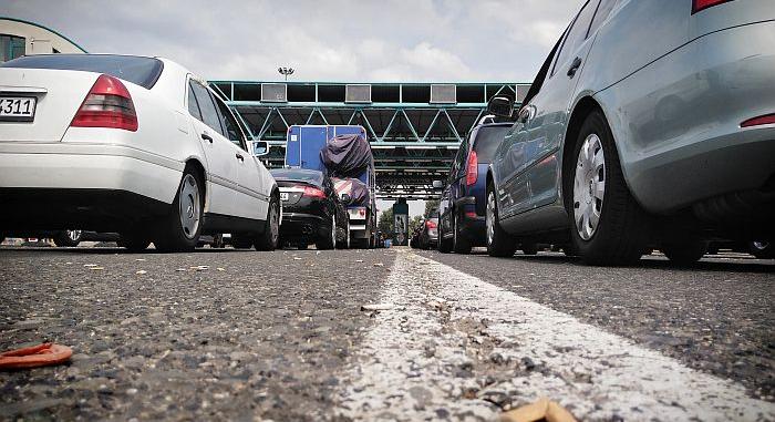 Több órás a várakozás Szerbia felé