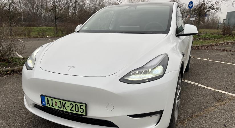 Ilyen Tesla még nem volt Magyarországon: zseniális, vagy hatalmas ámítás Elon Musk új őrülete?