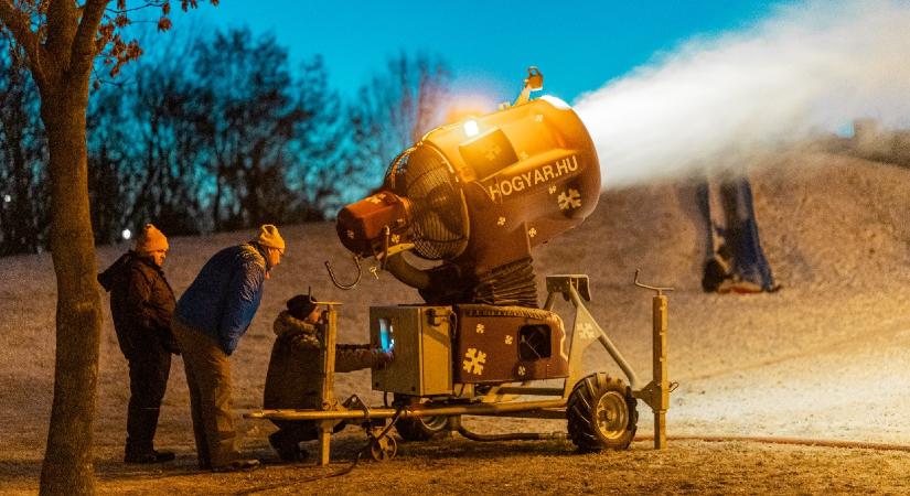 Megjelent a hó a Somogyi-dombon