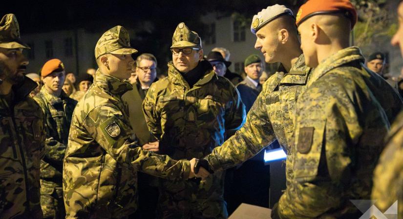 Osztrák katonák gyűjtöttek a súlyosan sebesült vásárhelyi katonáknak