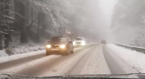 Jön a hó: figyelmeztetést adott ki a közútkezelő