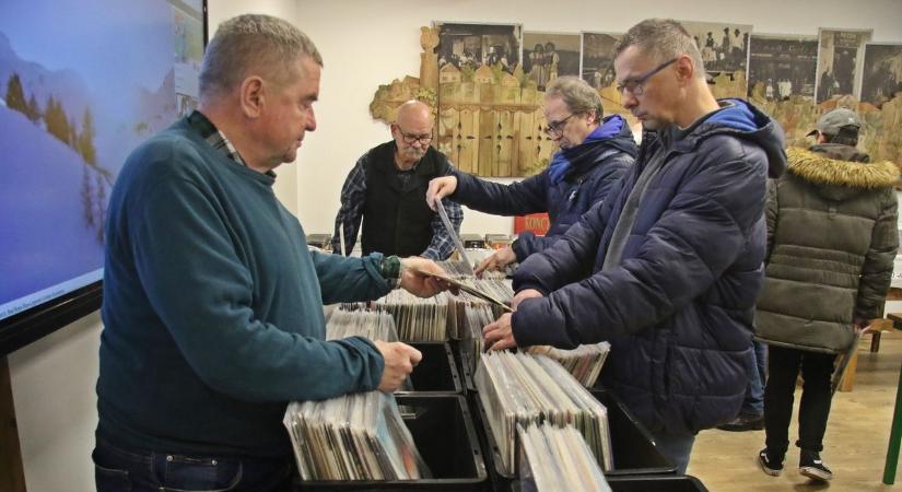 Lemezbörze: töretlen az érdeklődés a régi hanglemezek iránt