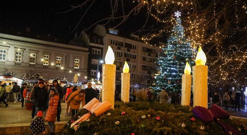 Videón és fotókon minden: ez történt szombaton este a szolnoki adventi faluban