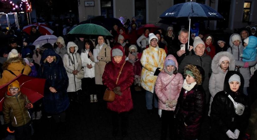 Karácsonyfa díszítő verseny Mosonmagyaróváron – mutatjuk a nyerteseket – Fotók