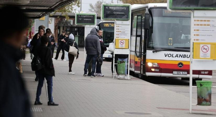 A Volán elárulta, mi az oka annak, hogy nem működnek az utastájékoztató táblák a buszpályaudvaron