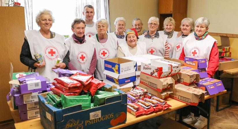 Vöröskeresztes kisangyalok Gönyűn - Minden gyermeknek jusson ajándék a fa alá