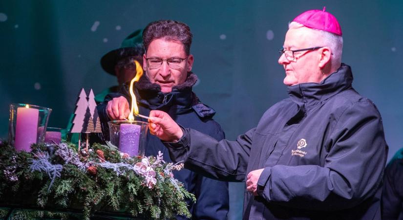 Fehérváron is felgyúlt a szeretet lángja