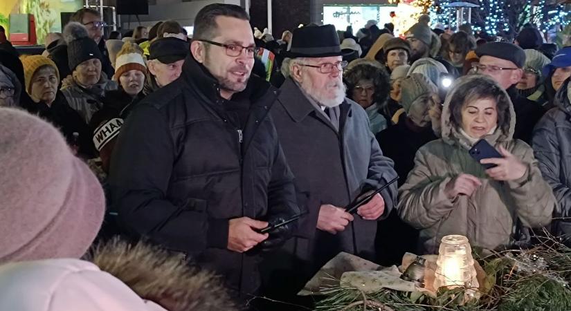 Ilyen volt az aranyvasárnapi Adventi Forgatag a főtéren - galériával