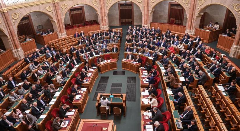 11 fideszes és egy ellenzéki képviselő meg sem mukkant idén a parlament plenáris ülésein, nagy nevek is vannak a némán maradók között