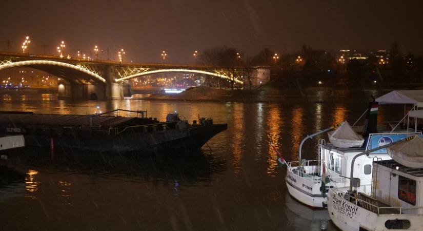 Újabb vízi baleset történt a Dunán Budapesten, jelentős a baj - helyszíni fotók