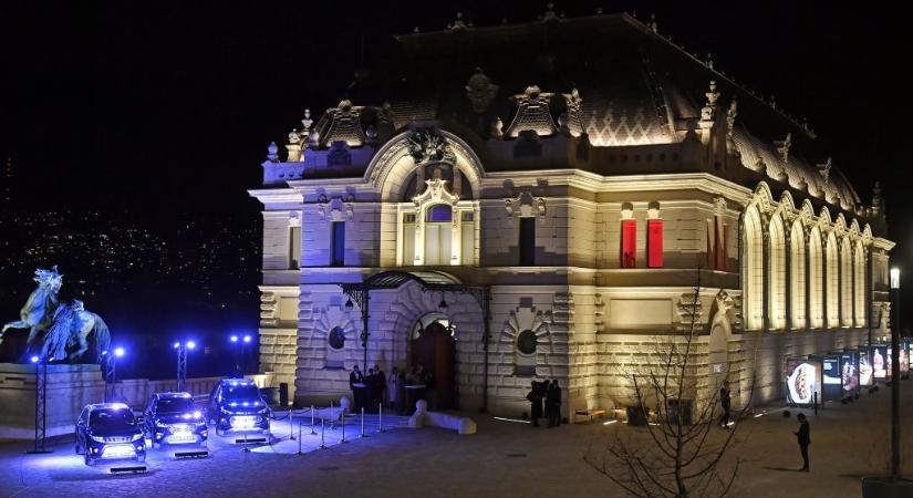 A fideszes elit a Budai Várban bulizott, a 444 szerint egy lagzin vettek részt