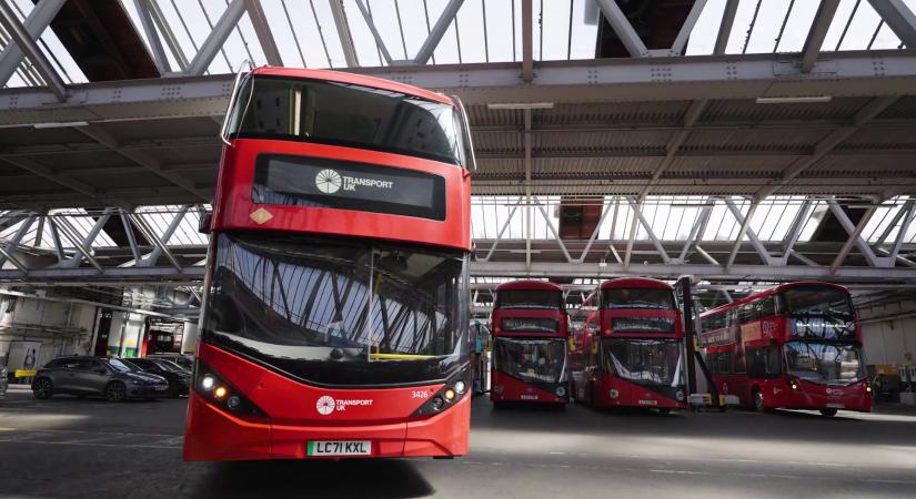 Okos töltéssel vette fel a versenyt a tankolással a londoni e-busz depó