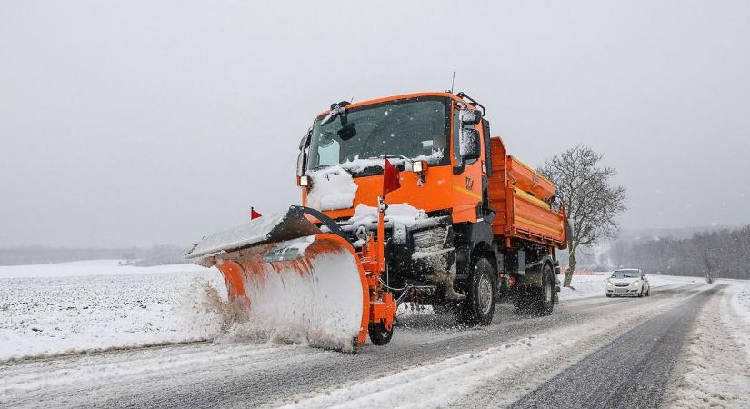 Jön a havazás, csak az induljon útnak, akinek feltétlenül muszáj!