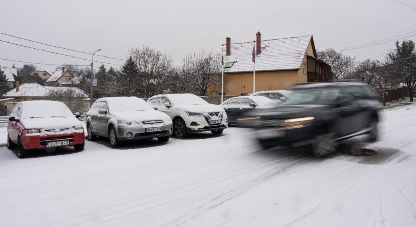 Többfelé jelentős havazás várható, a közút figyelmeztetést adott ki