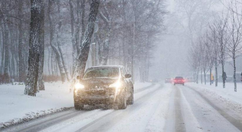 Figyelmeztet a Magyar Közút, Baranyában és Tolnában is jelentős havazás, hófúvás várható