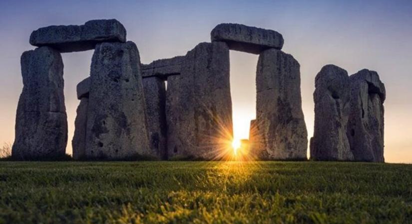 A misztikum kapuja és a téli napforduló Stonehenge köveinél