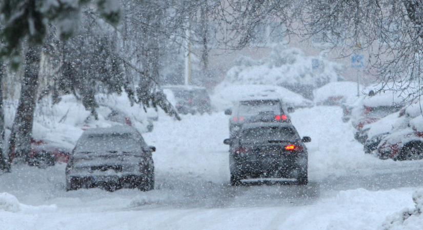 Káoszt okozott a havazás Boszniában, 48 órán át fog esni Szerbiában is