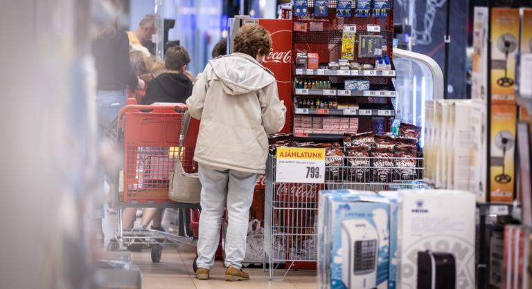 Ezekben a boltokban lehet pánikvásárolni 24-én