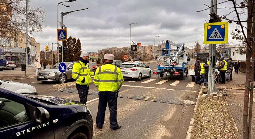 Tucatnyi új szemafort telepítenek a sepsiszentgyörgyi útkereszteződésekbe