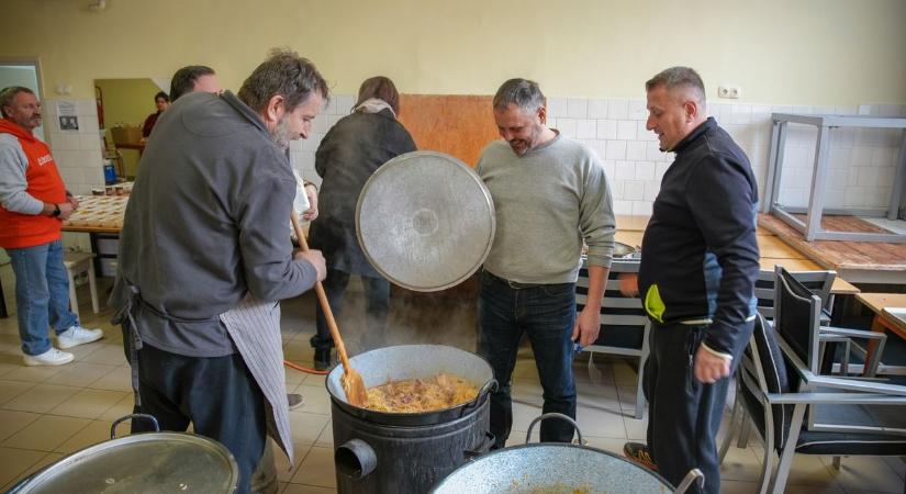 Nem gazdagok, mégis adnak... – a szeretet volt a tejföl a töltöttkáposztán