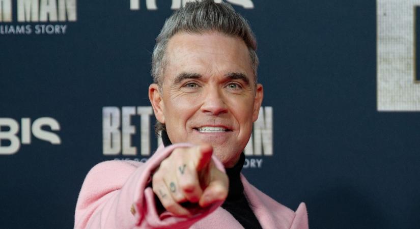 Robbie Williams az összes vizsgán megbukott: 50 évesen újra megpróbál leérettségizni