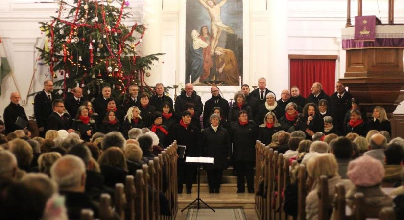 Az evangélikus templomban csendültek fel az ünnepi dallamok