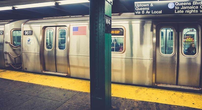 Hihetetlen, mire ébredt a New York-i metrón utazó nő: a rendőrök is sokkot kaptak, amikor a helyszínre érkeztek