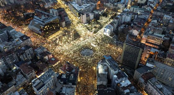 „Véres a kezetek” – fellázadt Szerbia