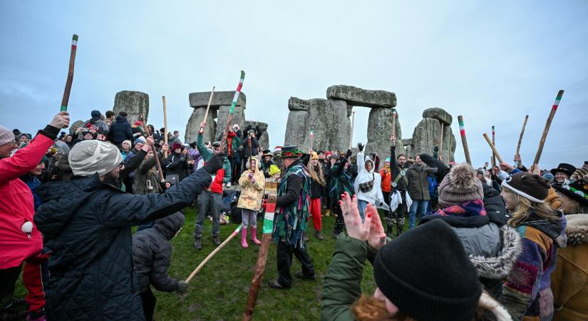 Így ünnepeltek több ezren Stonehenge ősi köveinél