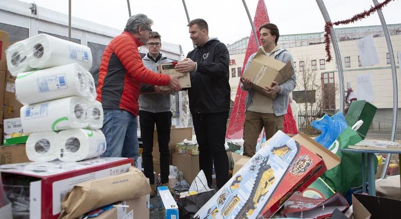 A karácsony szelleme megszállta a Mikulásgyárat, óriási rekordot döntöttek