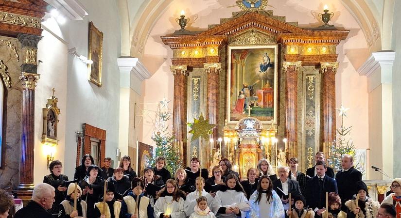 A Csendes éj után végtelen csönd telepedett a templomra – videóval