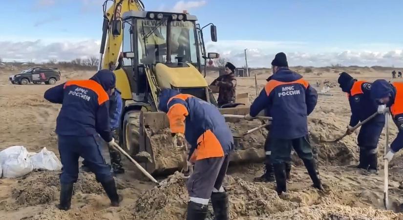 A Kercsi-szorosnál történt olajkatasztrófa miatt 200 ezer tonna föld szennyeződhetett be