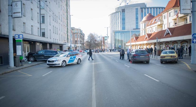 Élőben még durvább a Csapó utcai baleset helyszíne – friss fotók a pusztításról