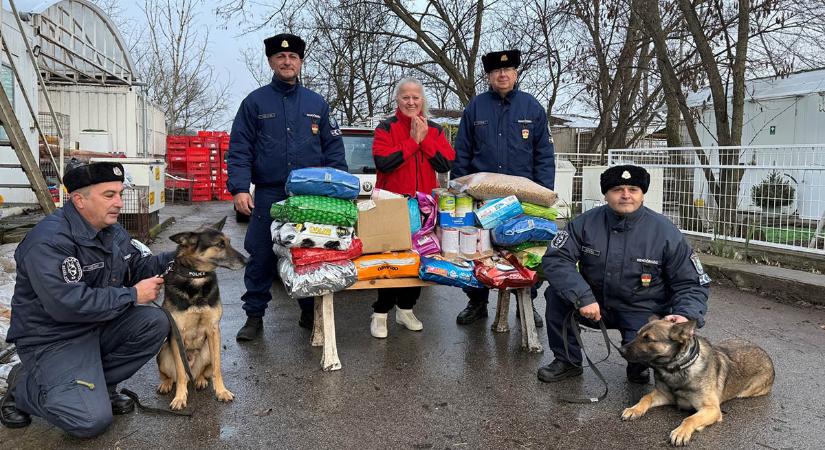 Állatmenhelyen tettek látogatást a Békés vármegyei rendőrök