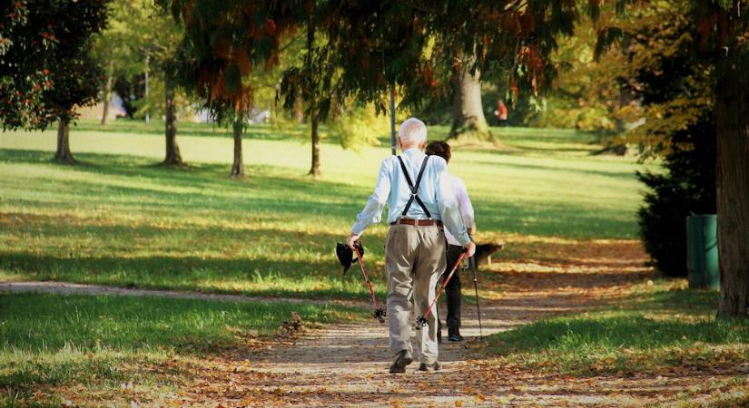 Könnyed mozgásformák 60 év felett – hogyan maradj aktív fájdalommentesen?