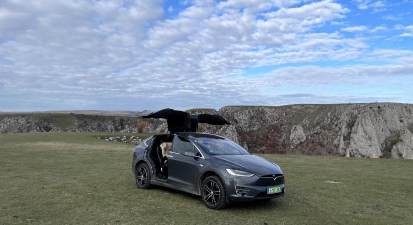 Model X hétköznapok #27: két éve szívunk?