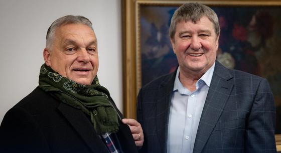 Orbán Viktor Tállai mellett jézuskázott egyet