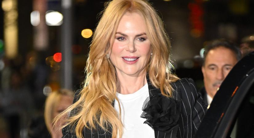 Az 57 éves Nicole Kidman lenyűgöző formában van – leesik az állad, ha meglátod fürdőruhában