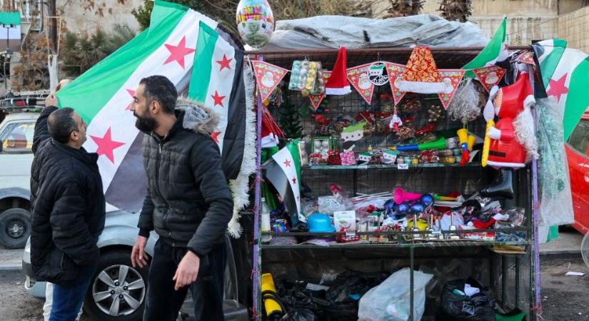 Több százan tüntettek Damaszkuszban, mert Ham közelében felgyújtottak egy karácsonyfát