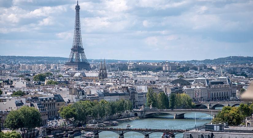 Tűz ütött ki az Eiffel-toronyban