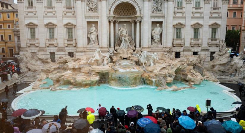 A felújítás után szigorú szabályokat vezetnek be a római Trevi-kútnál